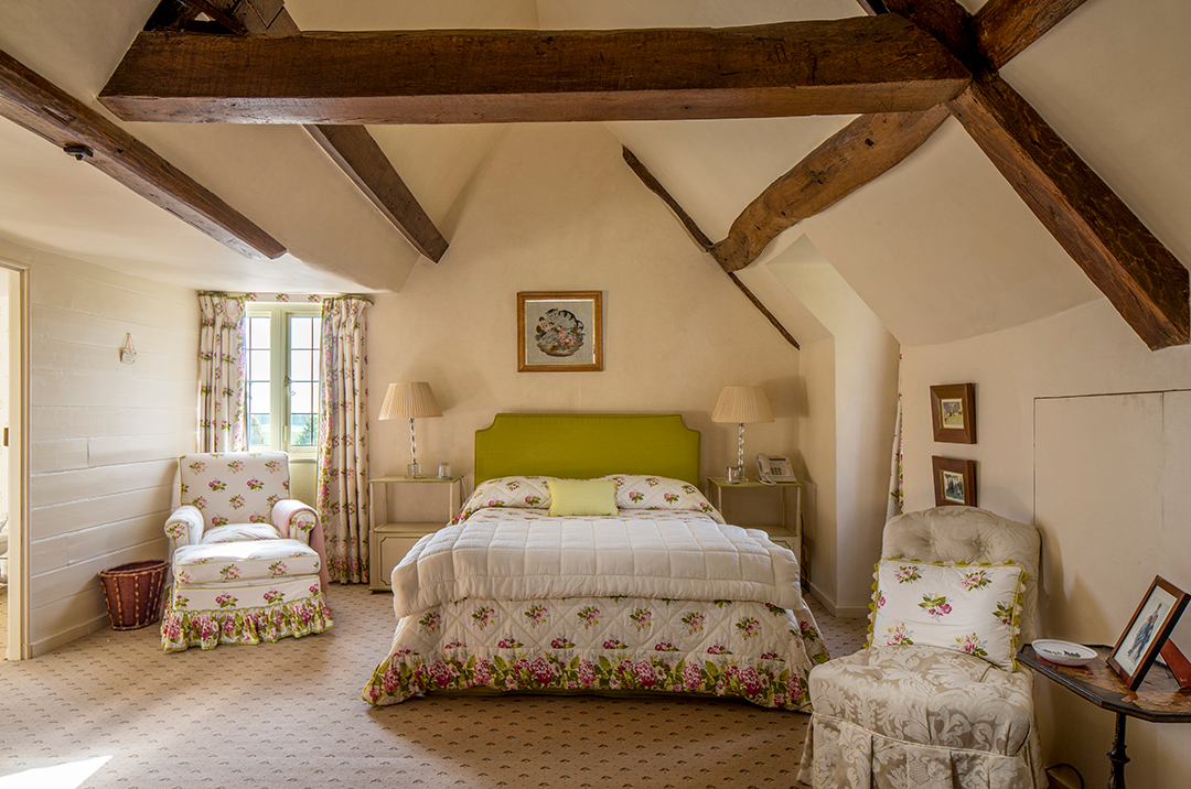 This 18 75m Estate In England Once Belonged To Both Lee Radziwill And Henry Ford Ii Turvillegrangebedroom