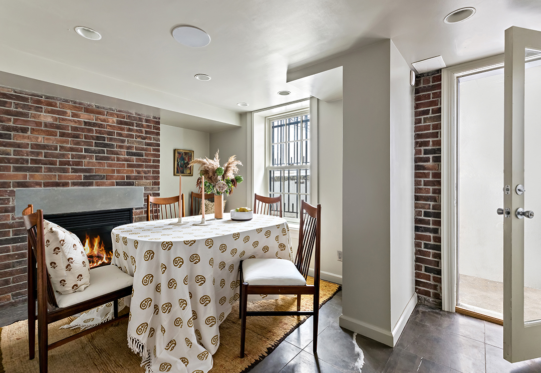 Boho Chic Townhouse In The Heart Of The West Village Is Up For Grabs At 6 25m Dining Table