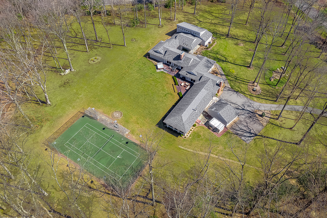 The Guest House Of Whitney Houstons Former New Jersey Estate Asks 1 6m B