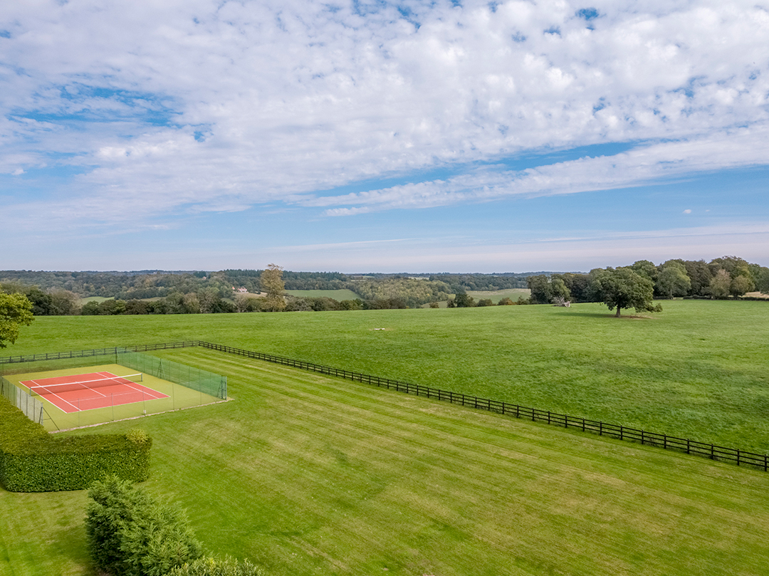This 18 75m Estate In England Once Belonged To Both Lee Radziwill And Henry Ford Ii Turvillegrangetenniscourtandleejackiepaddockland