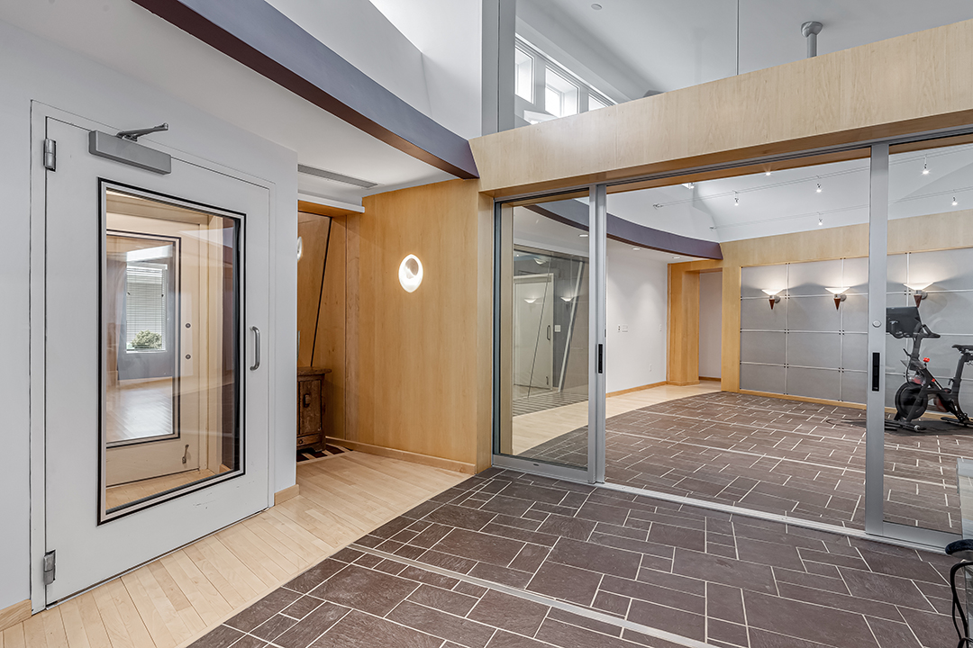 The Guest House Of Whitney Houstons Former New Jersey Estate Asks 1 6m C