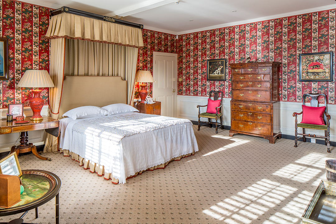 This 18 75m Estate In England Once Belonged To Both Lee Radziwill And Henry Ford Ii Turvillegrangeprincipalbedroomsuitebedroom