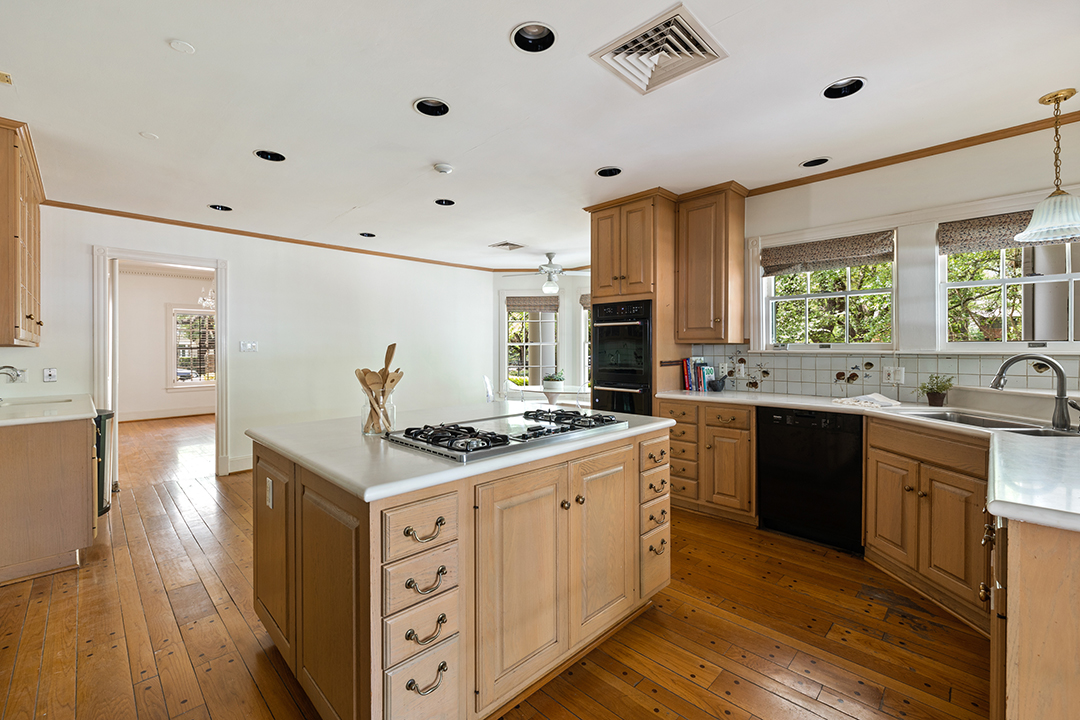Cancer Research Pioneer John Mendelsohns Historic Houston Home Lists For 4 75m K