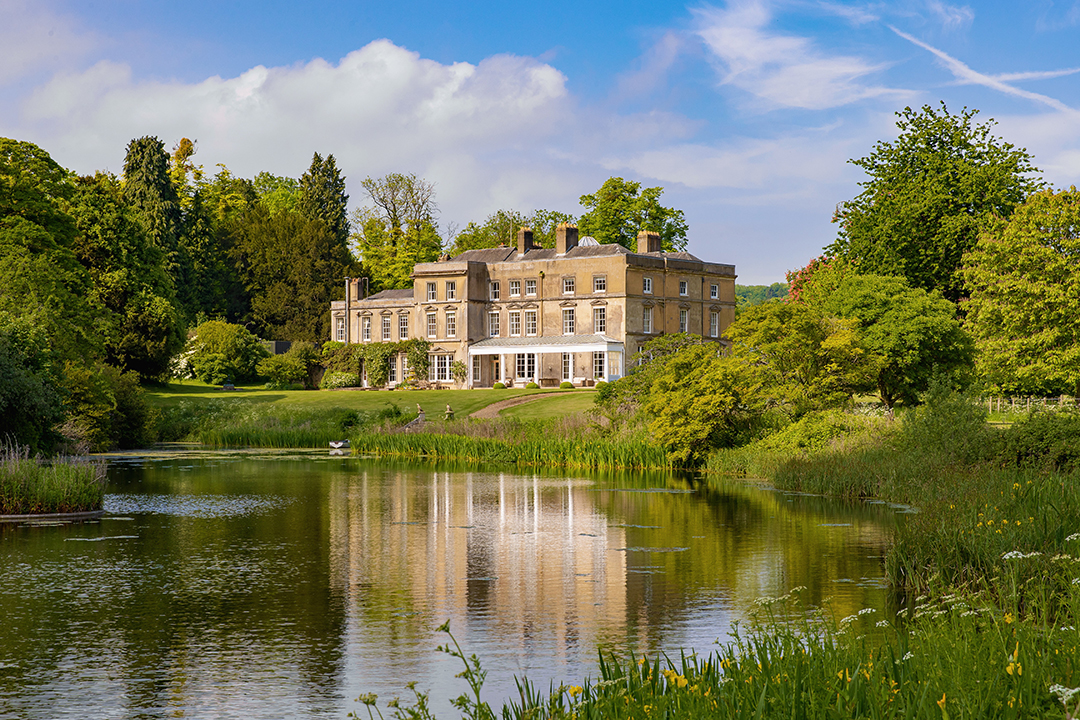 A Magical Manor On 733 Acres Of English Countryside Lists For 15m Hextonext Hr 002