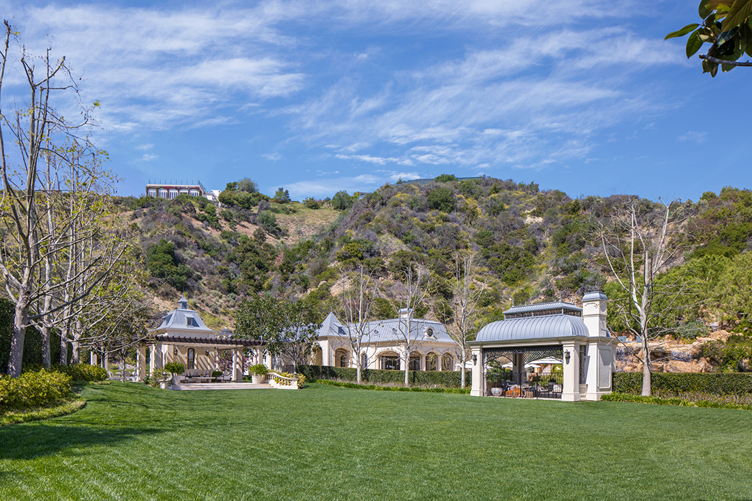 Mark Wahlberg Wants 87 5m For The Decked Out Beverly Hills Estate He Created From Scratch 71beverlypark 0037