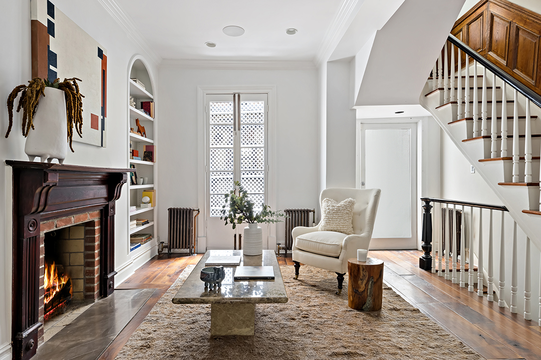 Boho Chic Townhouse In The Heart Of The West Village Is Up For Grabs At 6 25m Office Parlor