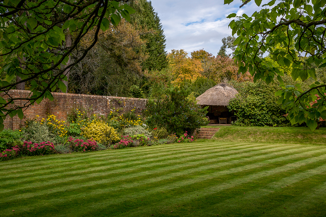 This 18 75m Estate In England Once Belonged To Both Lee Radziwill And Henry Ford Ii Turvillegrangesidelawnprincessleeradziwillglazebo