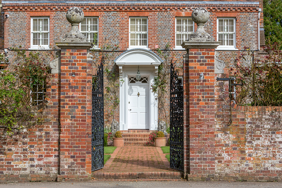 This 18 75m Estate In England Once Belonged To Both Lee Radziwill And Henry Ford Ii Turvillegrangeroyalentrancegates1