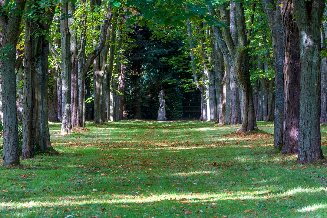 This 18 75m Estate In England Once Belonged To Both Lee Radziwill And Henry Ford Ii Turvillegrangelanningropersculpture