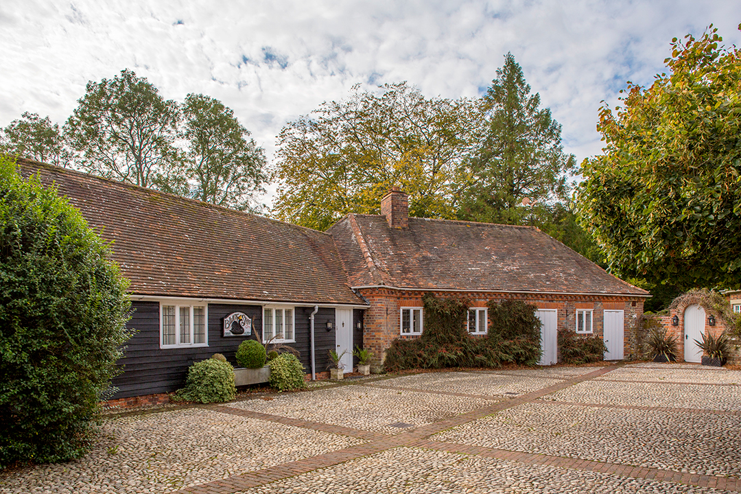This 18 75m Estate In England Once Belonged To Both Lee Radziwill And Henry Ford Ii Turvillegrangestablecomplex