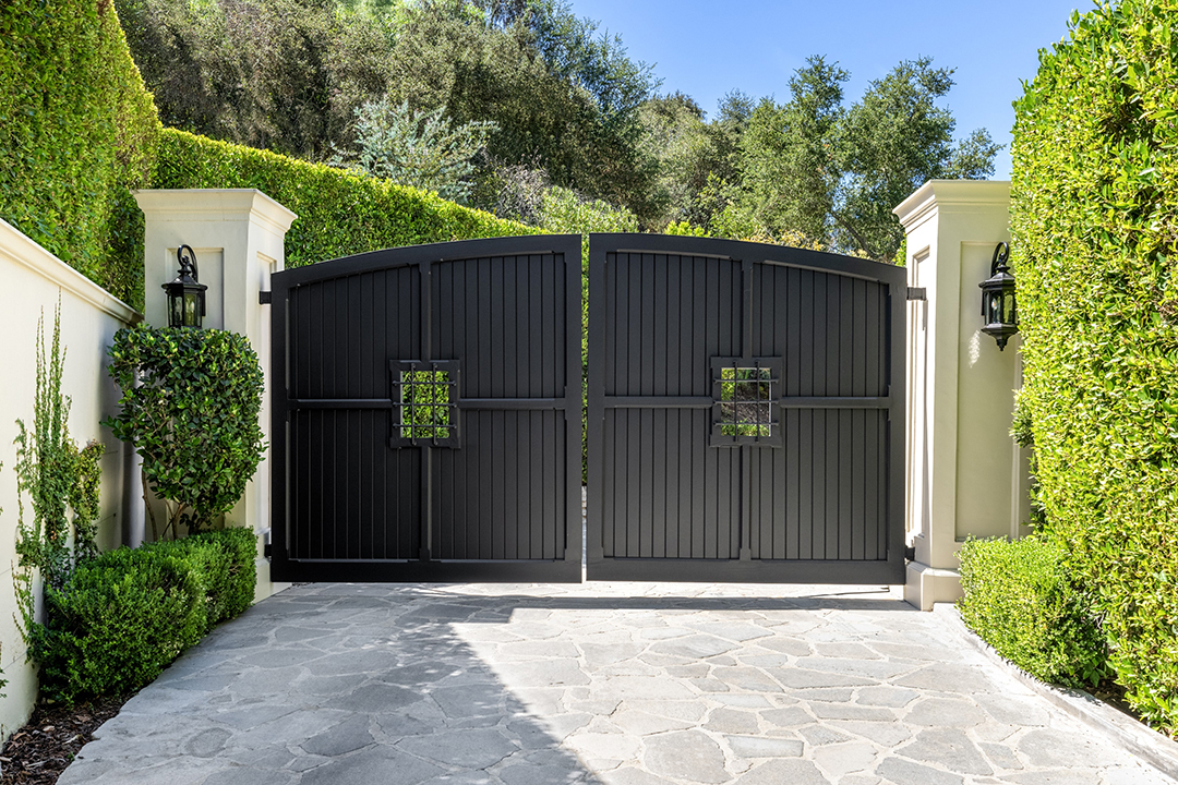 Katy Perrys Ultra Private Beverly Hills Paradise Pops Onto The Market For 19 5m B