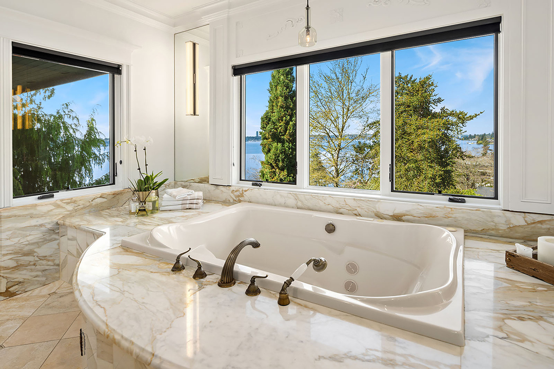 Russell Wilson And Ciaras Extraordinary Lakefront Home Near Seattle Seeks 36m Zb