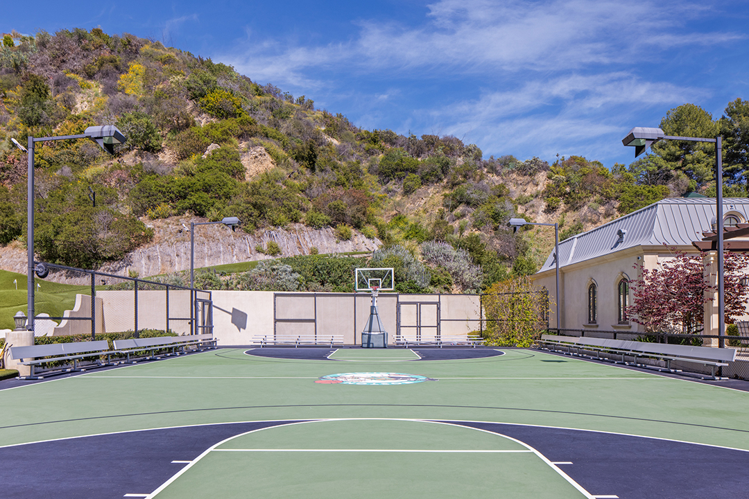 Mark Wahlberg Wants 87 5m For The Decked Out Beverly Hills Estate He Created From Scratch 71beverlypark 0040