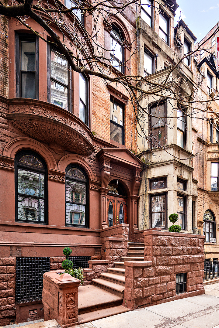 Pretty In Pink A Nyc Brownstone Triplex With Rosy Interiors Looks For 30000 Month T