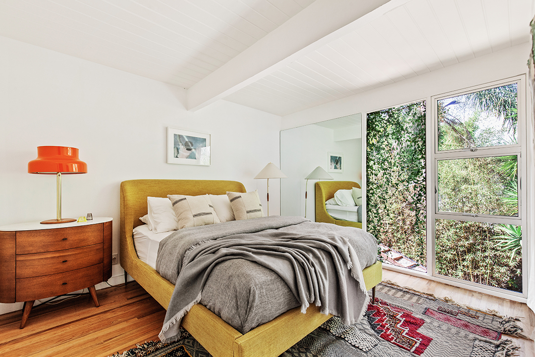 Emily Ratajkowski Boho Chic Midcentury Home In Echo Park Lists For 2 2m 11