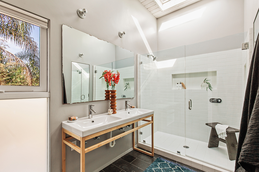 Emily Ratajkowski Boho Chic Midcentury Home In Echo Park Lists For 2 2m 16