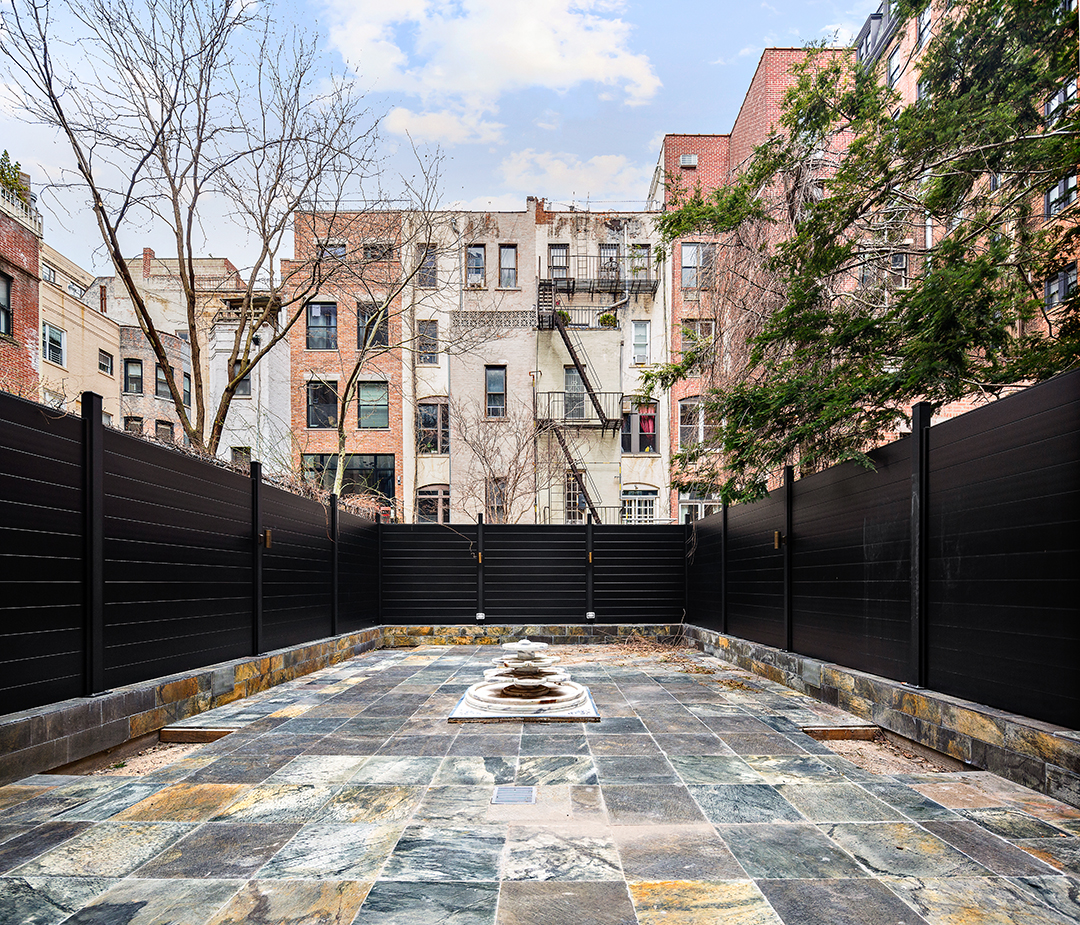 Pretty In Pink A Nyc Brownstone Triplex With Rosy Interiors Looks For 30000 Month U