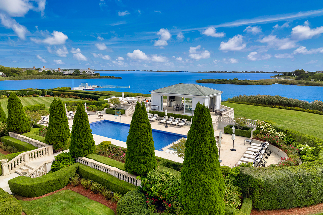 A Mansion That Was Part Of The Hamptons Biggest Sale Of 2021 Lists Separately For 72m Poolhouse
