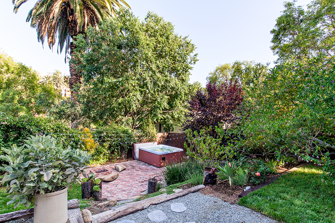 Emily Ratajkowski Boho Chic Midcentury Home In Echo Park Lists For 2 2m 28