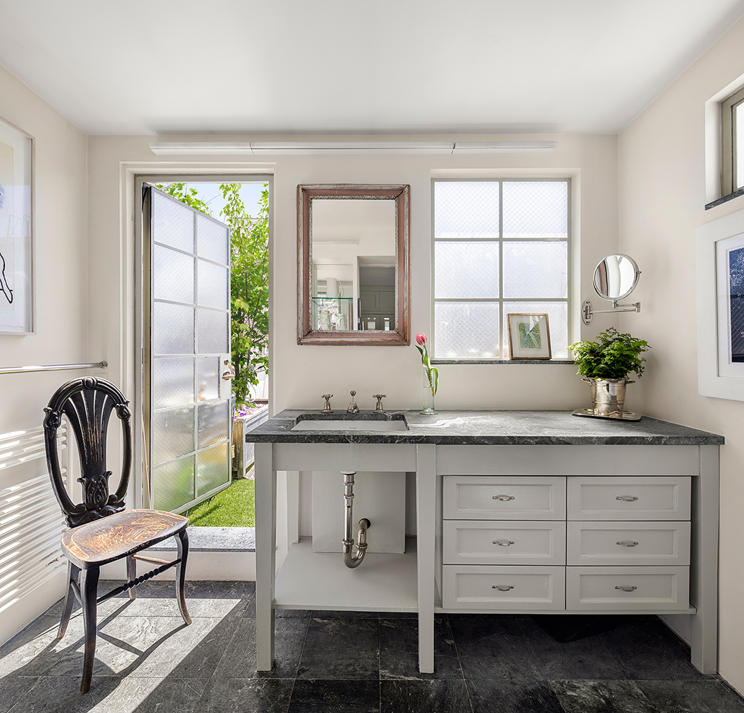 Artful Park Slope Apartment Of A Photography Industry Exec Seeks 3 6m H