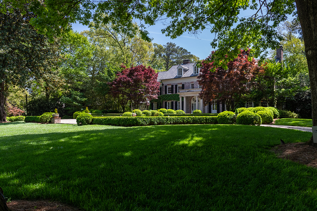 Best Selling Author Emily Giffin Wants 9m For Her Romantic Buckhead Estate 8