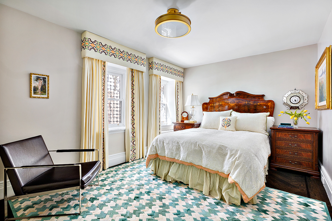 Pretty In Pink A Nyc Brownstone Triplex With Rosy Interiors Looks For 30000 Month P