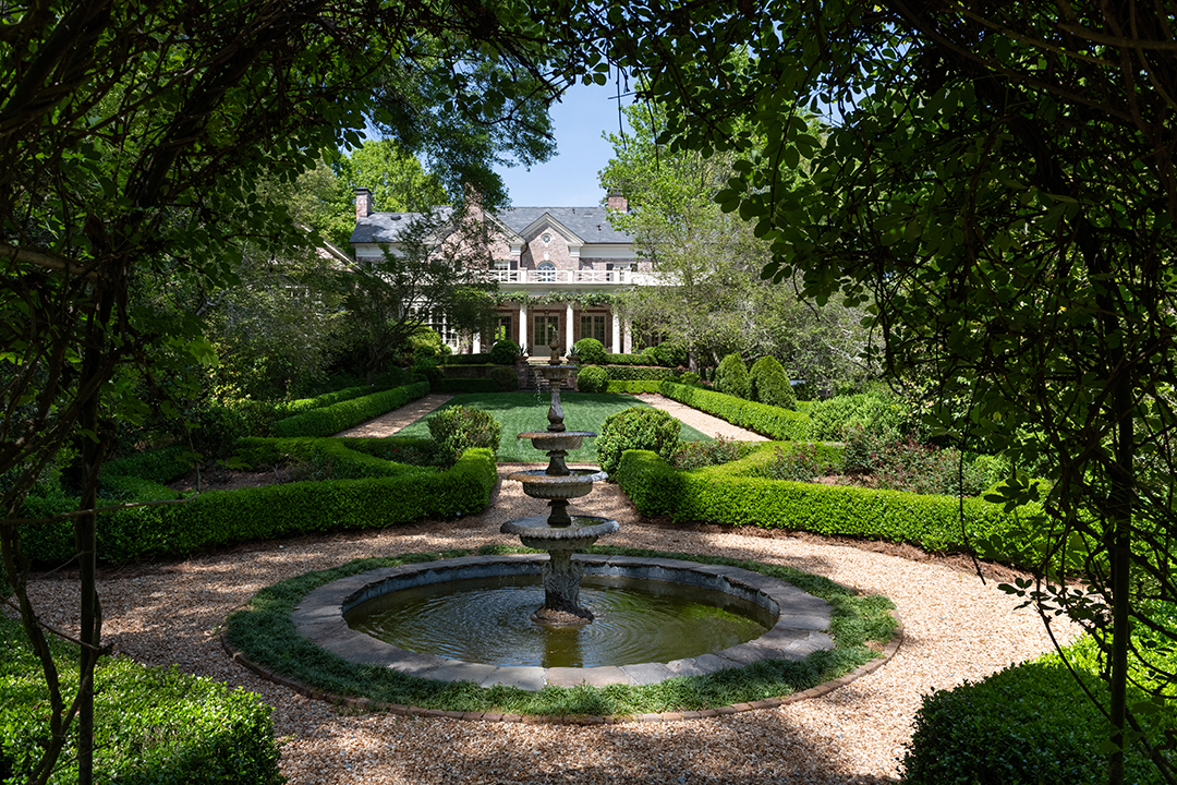 Best Selling Author Emily Giffin Wants 9m For Her Romantic Buckhead Estate 23