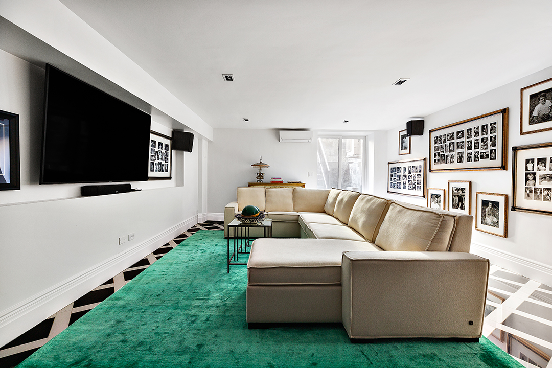 Pretty In Pink A Nyc Brownstone Triplex With Rosy Interiors Looks For 30000 Month Q