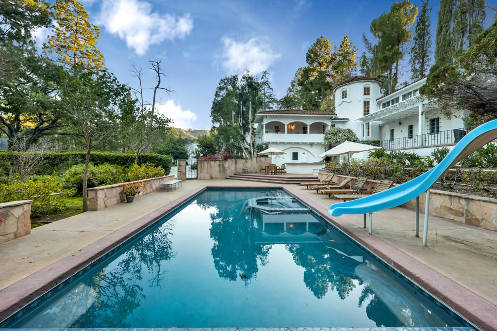 Alex Trebeks Longtime Studio City Home Sells For 6 45m G