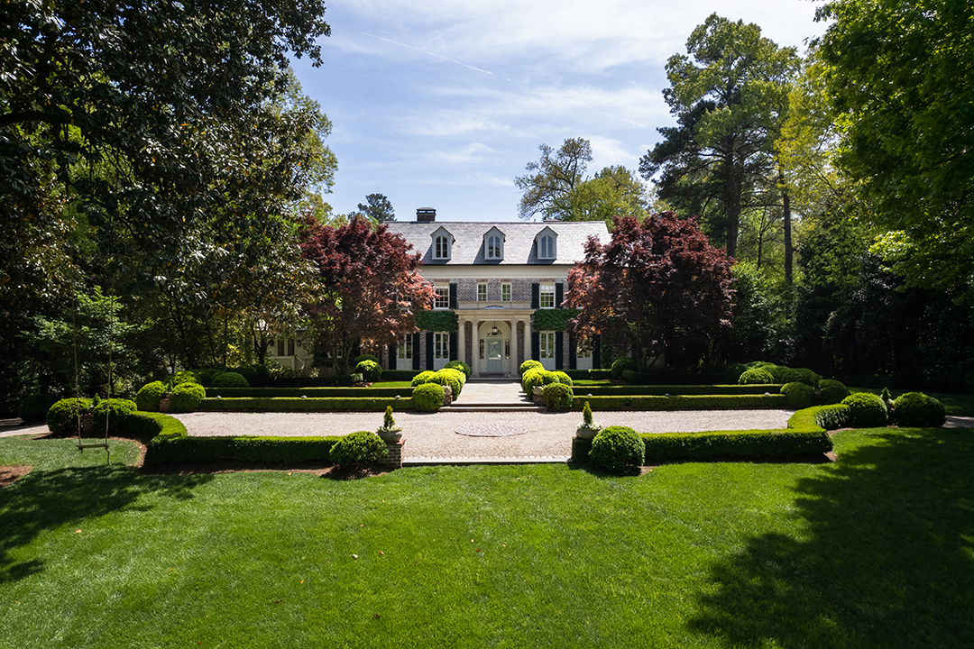 Best Selling Author Emily Giffin Wants 9m For Her Romantic Buckhead Estate 27