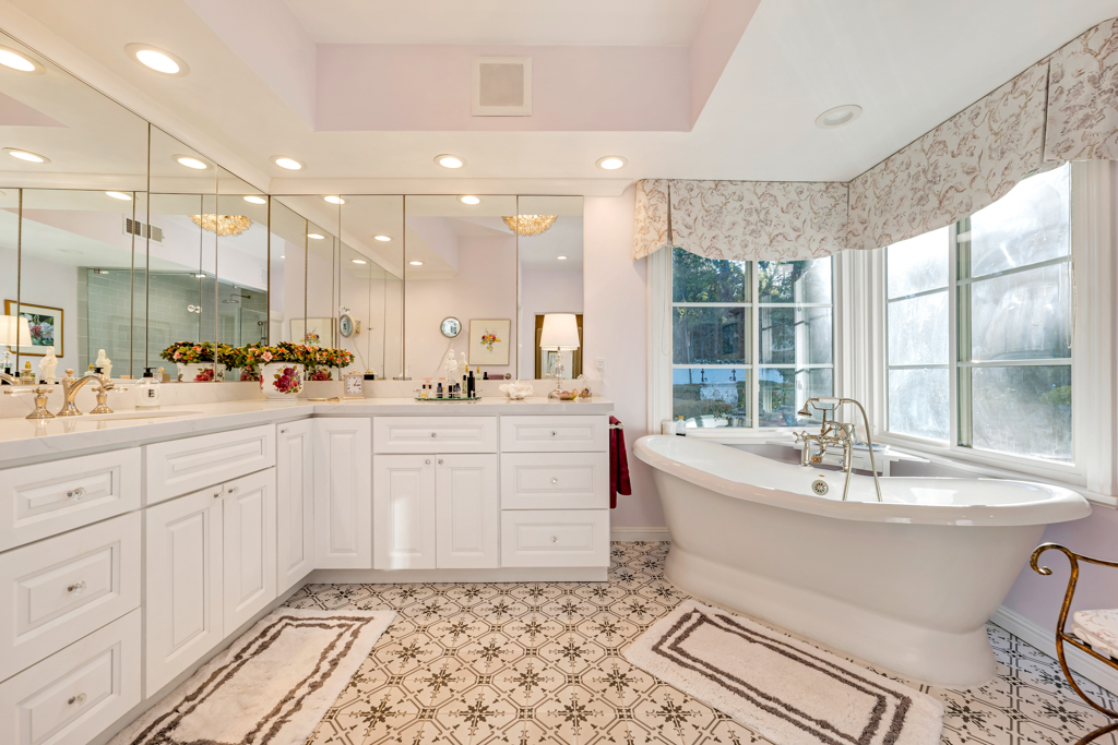 Alex Trebeks Longtime Studio City Home Sells For 6 45m K