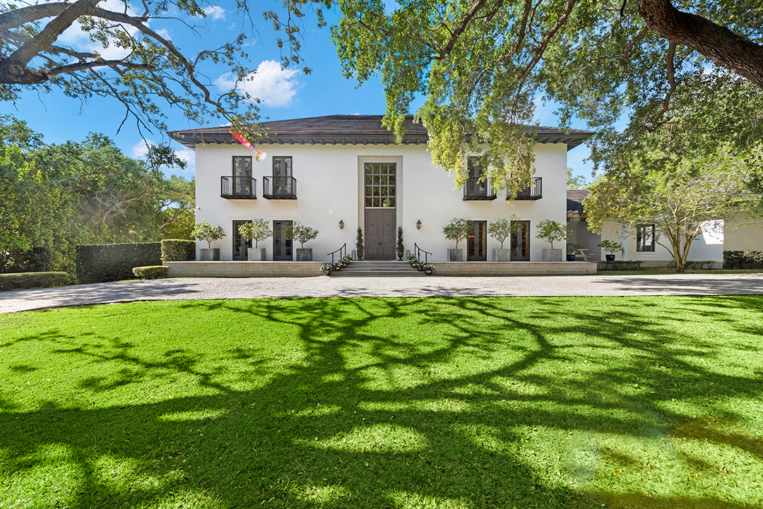 Elle Macpherson Asks 29m For Her Coral Gables Home With Beautifully Curated Interiors A