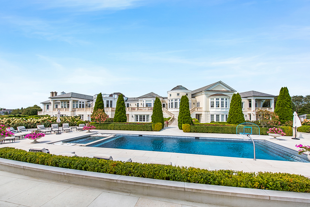 A Mansion That Was Part Of The Hamptons Biggest Sale Of 2021 Lists Separately For 72m Exterior