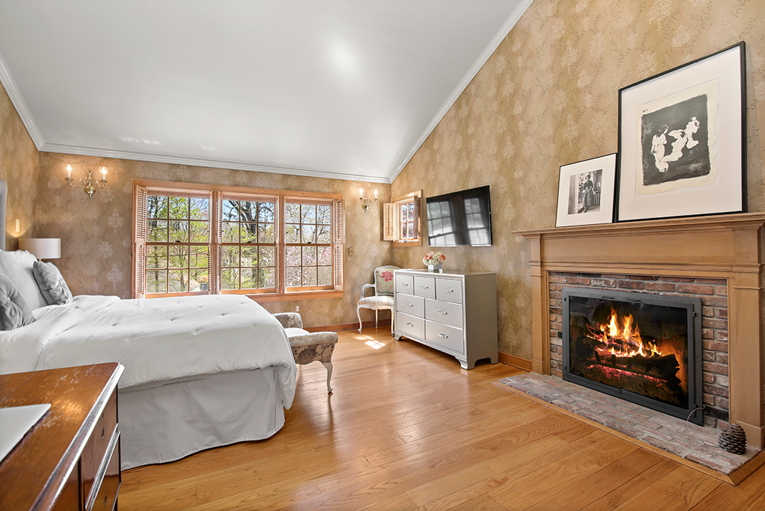 An Artful Yet Polished Wilton Ct Gem With Creative Owners Hits The Market For 1 9m 21