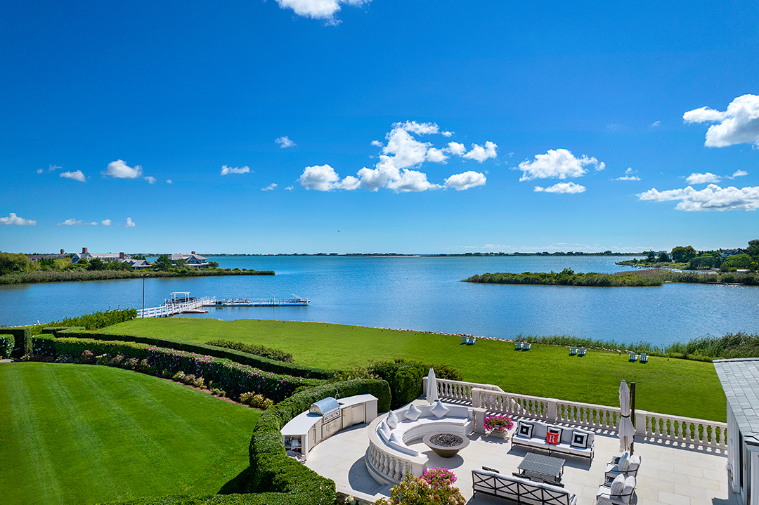 A Mansion That Was Part Of The Hamptons Biggest Sale Of 2021 Lists Separately For 72m View B