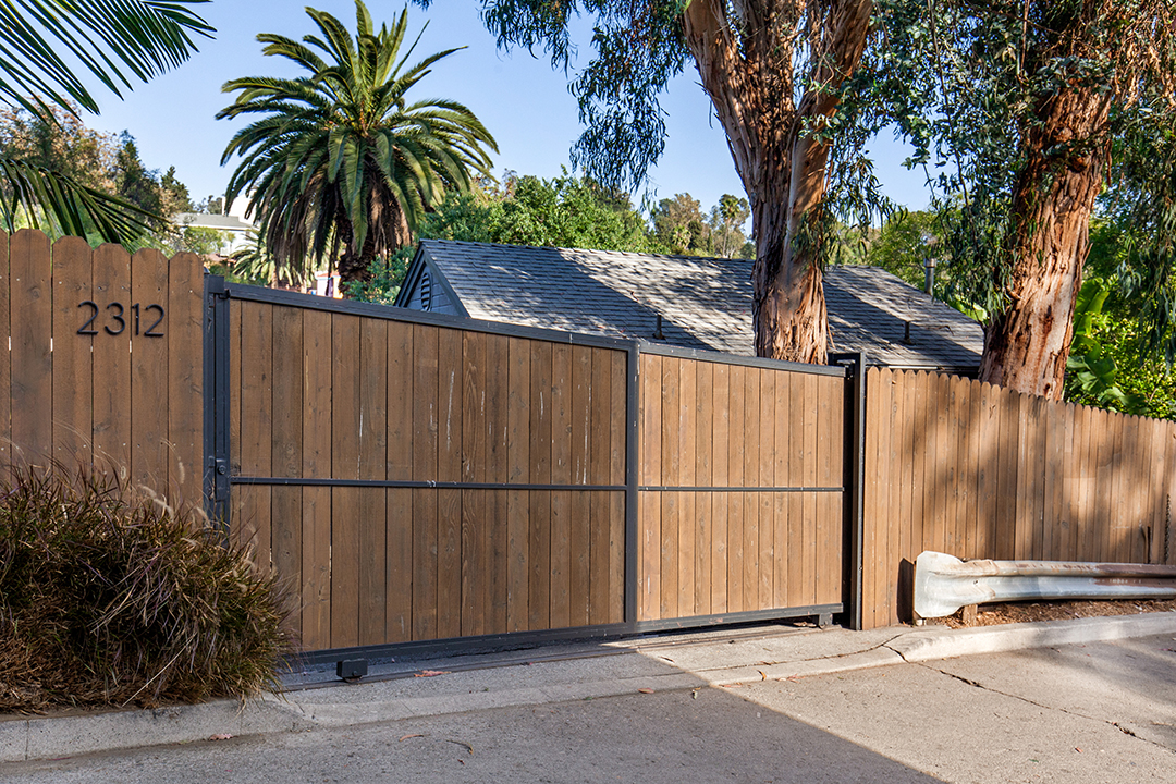 Emily Ratajkowski Boho Chic Midcentury Home In Echo Park Lists For 2 2m 31