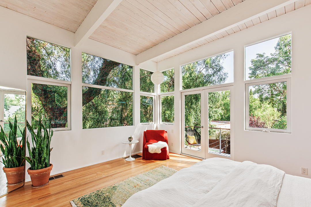 Emily Ratajkowski Boho Chic Midcentury Home In Echo Park Lists For 2 2m 15