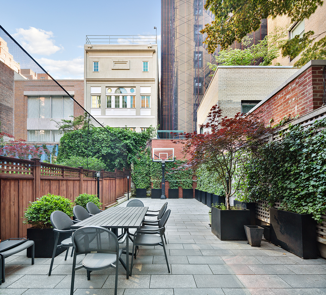 Carrie Fisher Debbie Reynolds Former Upper East Side Apartment 10