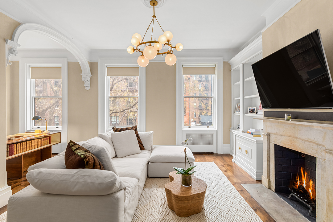 Pop Artist Roy Lichtensteins Former West Village Townhouse Lists For 30m 17