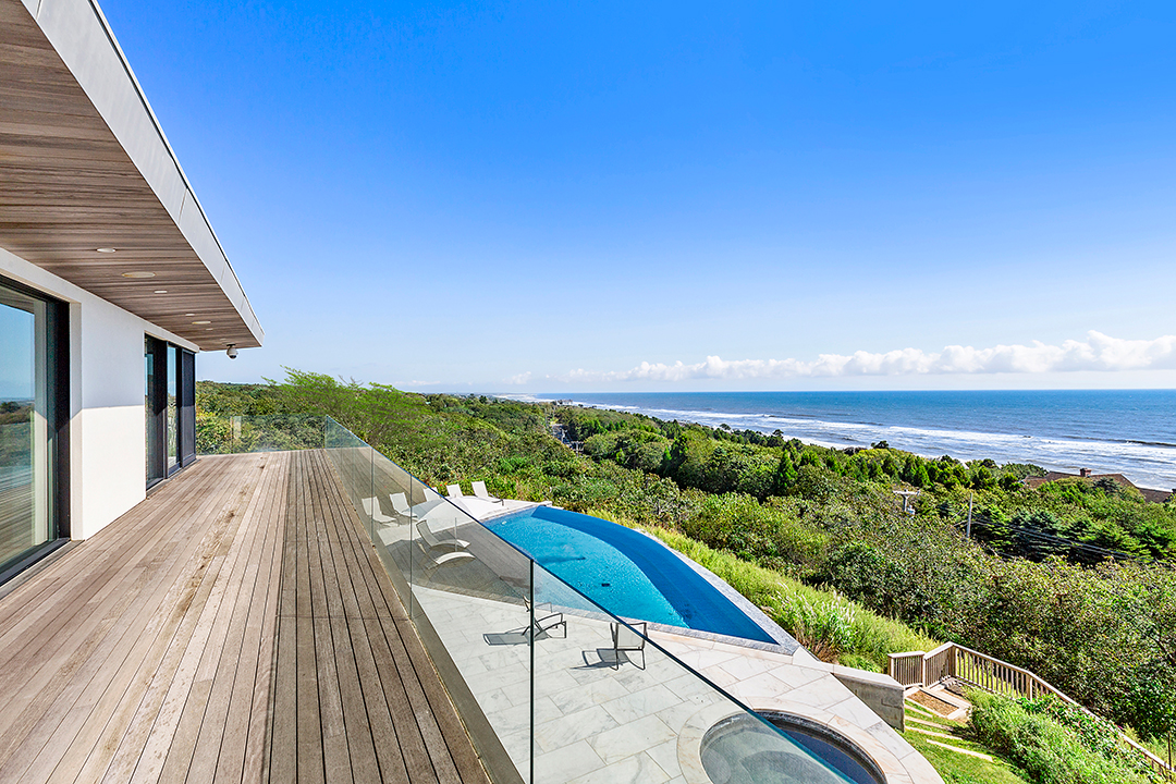 Step Inside A 14 5m Montauk Modern Overlooking The Ocean Views