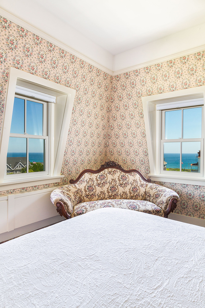 Block Islands Famed Atlantic Inn Is For Sale At 7 5m 359 High St Block Island Ri 19 2400x3600