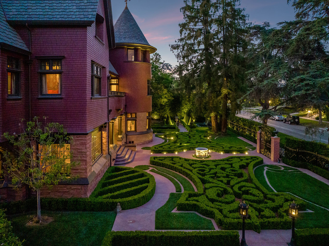 Kat Von D Lists Her Daring La Victorian Previously Used To Film Cheaper By The Dozen 357 Lorraine 77