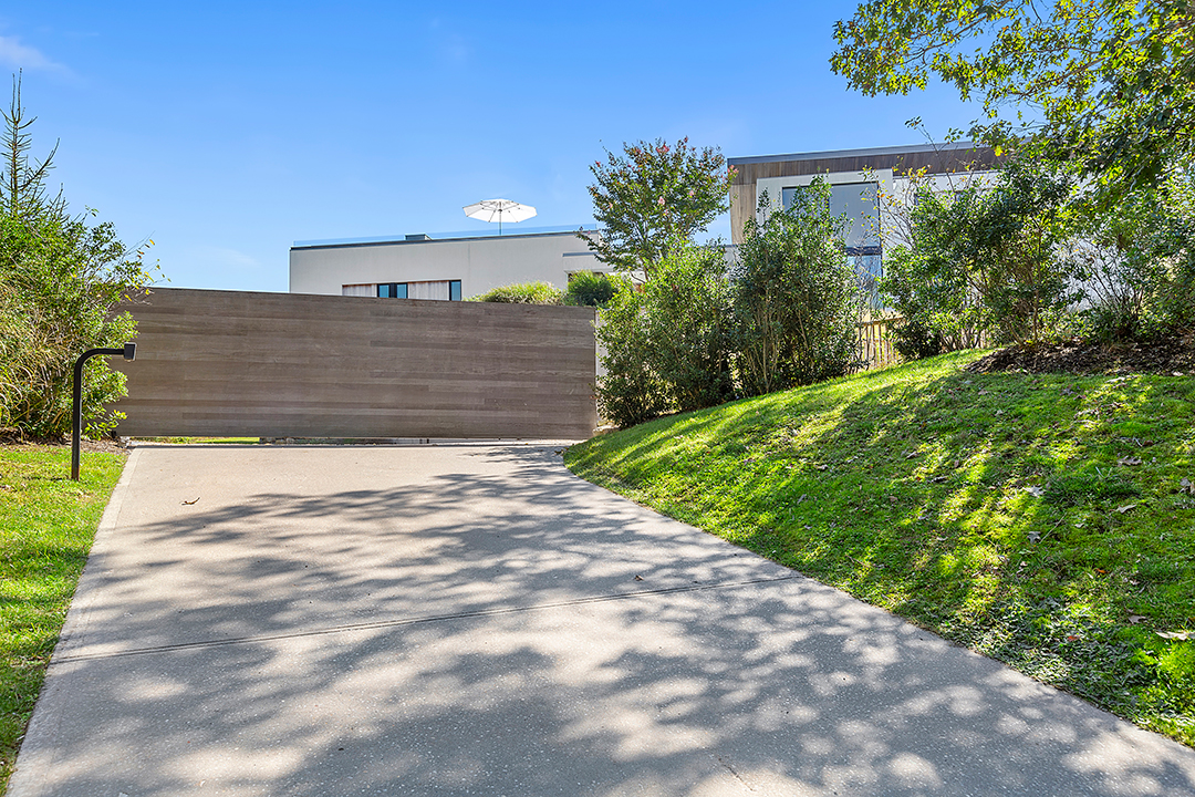 Step Inside A 14 5m Montauk Modern Overlooking The Ocean Exterior B