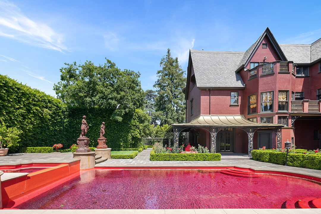 Kat Von D Lists Her Daring La Victorian Previously Used To Film Cheaper By The Dozen 357 Lorraine 32