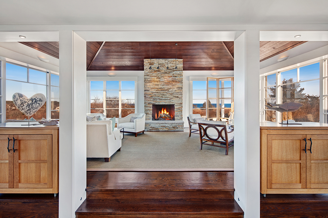 Contemporary And Classic Meet At This 15m Shingle Style Home On Marthas Vineyard Sitting Room B