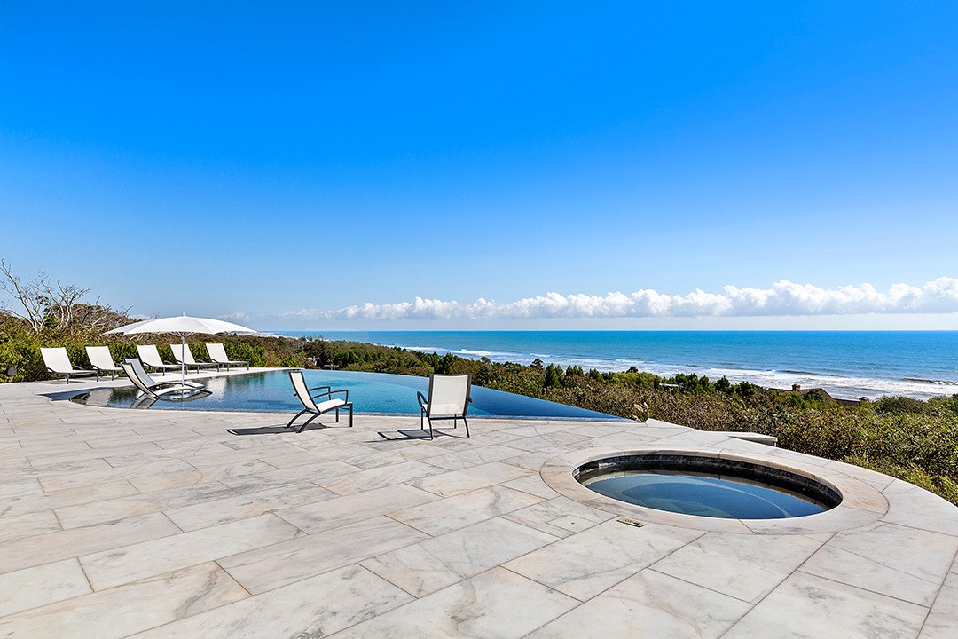 Step Inside A 14 5m Montauk Modern Overlooking The Ocean Pool B