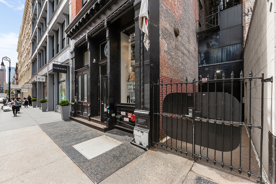Scholarly Couples Prince Street Penthouse With A Private Roof Terrace Asks 7 25m M