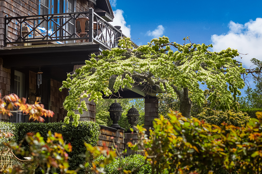 Its All About The Gorgeous Grounds At This 12m Sagaponack Estate A