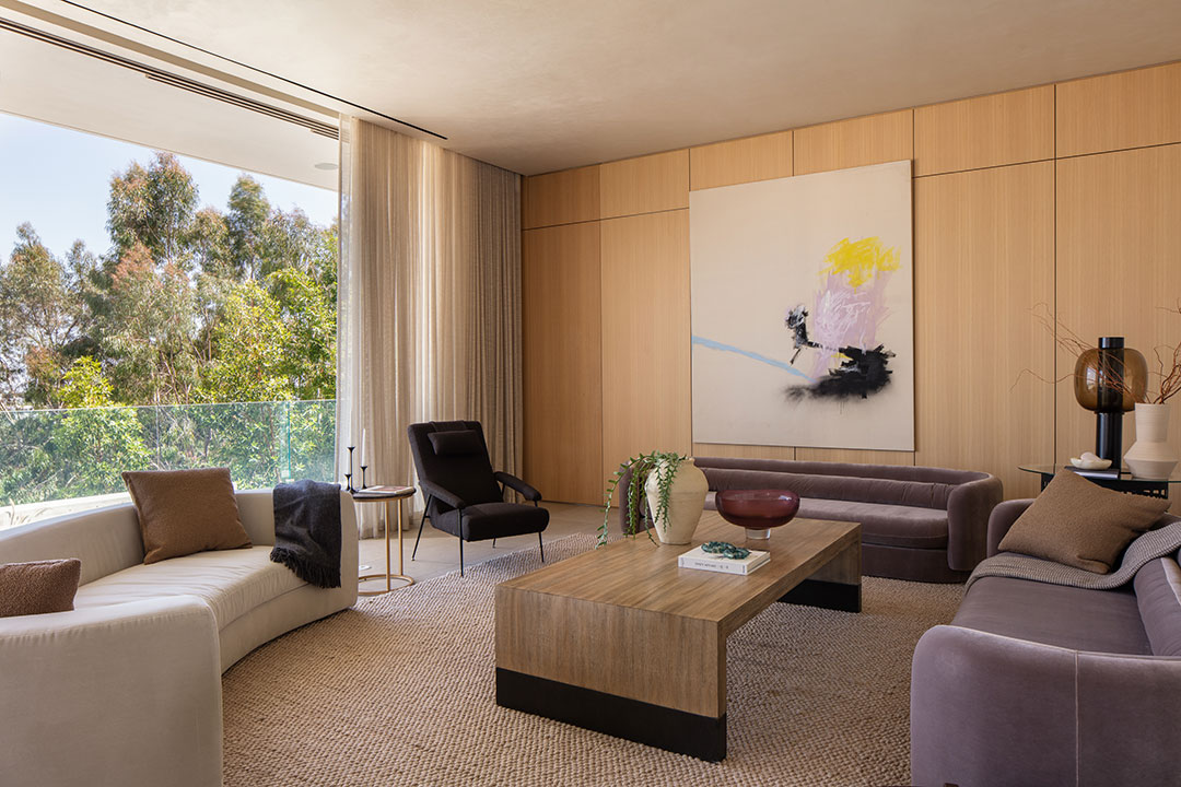 13 Honey Cofounder Bel Air Mansion Sitting Area By Matthew Momberge