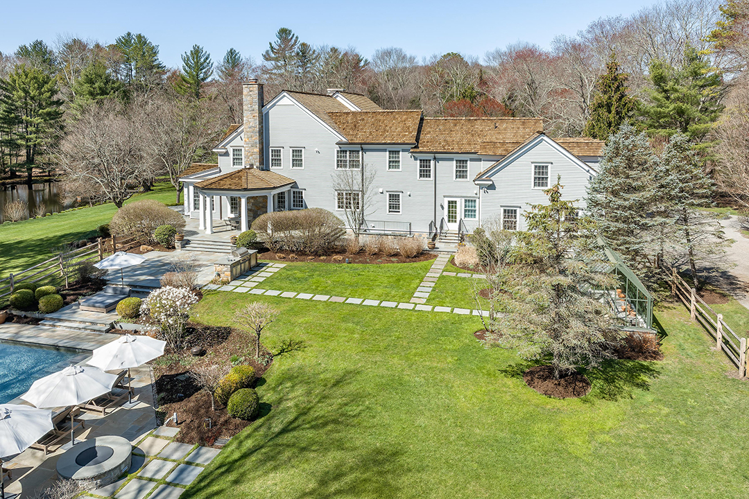 Matt Damon Reportedly Scoops A 8 5m Estate In Star Studded Bedford Ny C